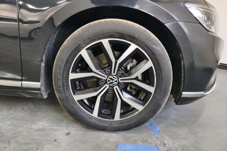 Used Volkswagen Magotan 2020 330TSI DSG Leading Model Left Front Wheel Hub