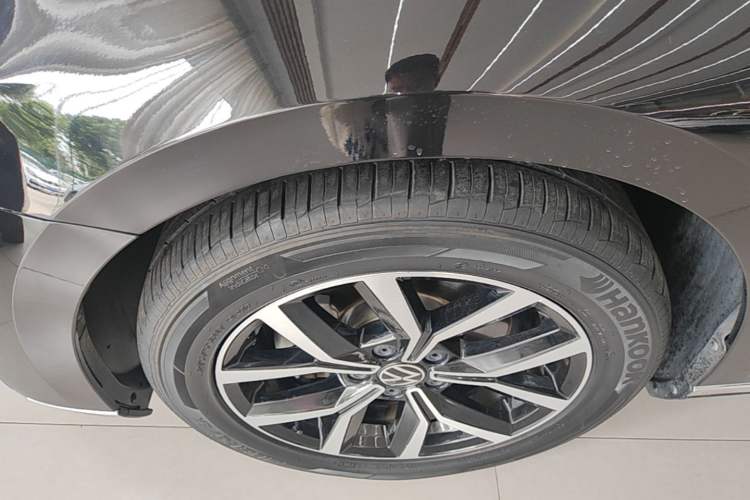 Used Volkswagen Magotan 2020 330TSI DSG Leading Model Left Front Wheel Hub