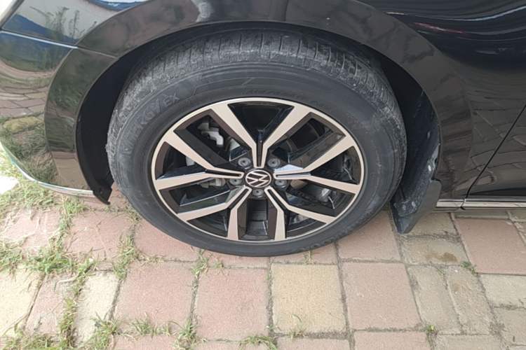 Used Volkswagen Magotan 2020 330TSI DSG Leading Model Left Front Wheel Hub