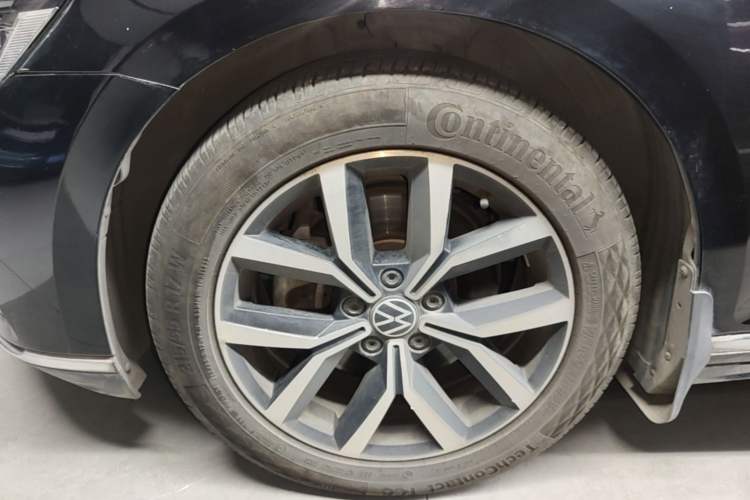 Used Volkswagen Magotan 2020 330TSI DSG Leading Model Left Front Wheel Hub