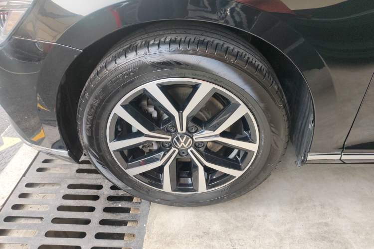 Used Volkswagen Magotan 2020 330TSI DSG Leading Model Left Front Wheel Hub