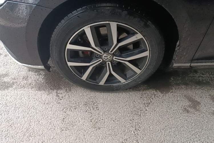 Used Volkswagen Magotan 2020 330TSI DSG Leading Model Left Front Wheel Hub
