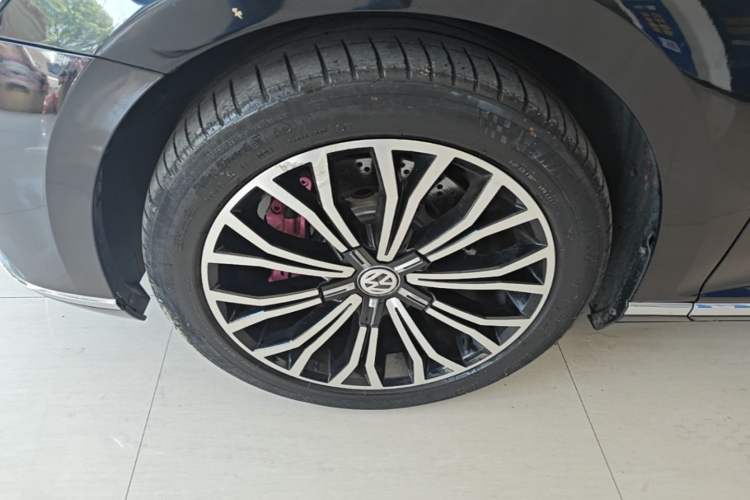 Used Volkswagen Magotan 2020 330TSI DSG Luxury Edition Left Front Wheel Hub