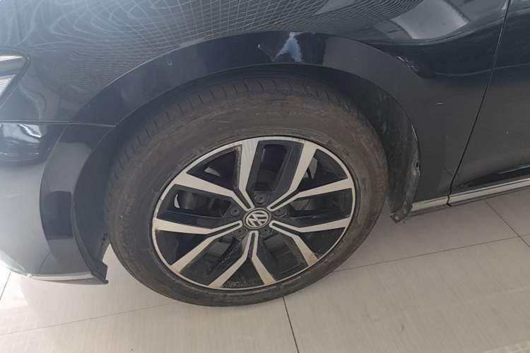 Used Volkswagen Magotan 2020 330TSI DSG Leading Model Left Front Wheel Hub