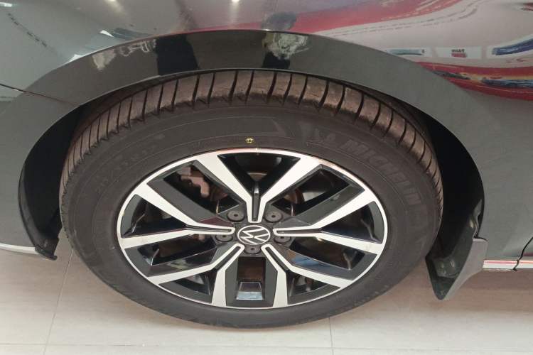 Used Volkswagen Magotan 2020 330TSI DSG Leading Model Left Front Wheel Hub