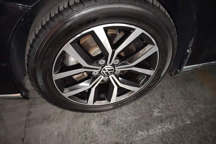 Used Volkswagen Magotan 2020 330TSI DSG Leading Model Left Front Wheel Hub