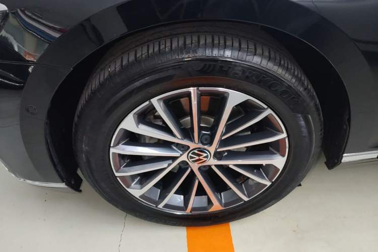 Used Volkswagen Magotan 2020 380TSI DSG Luxury Version Left Front Wheel Hub