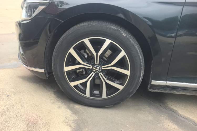 Used Volkswagen Magotan 2020 330TSI DSG Leading Model Left Front Wheel Hub