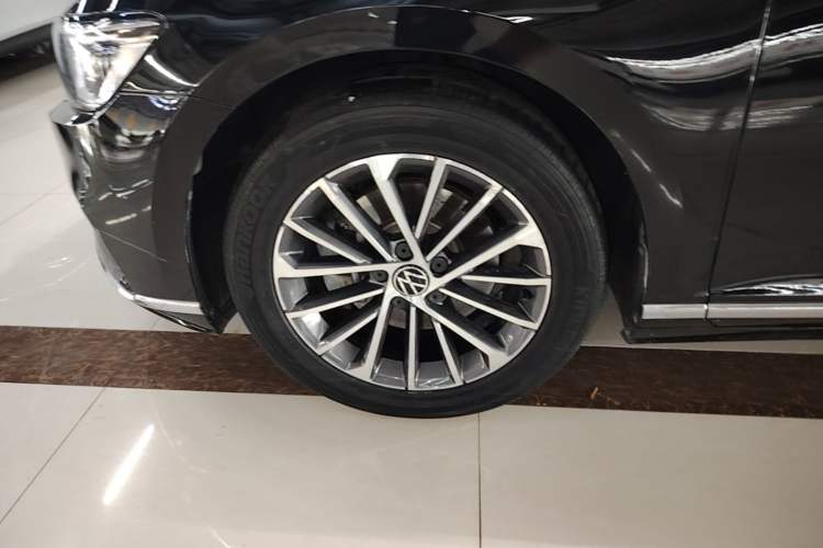 Used Volkswagen Magotan 2020 330TSI DSG Luxury Edition Left Front Wheel Hub