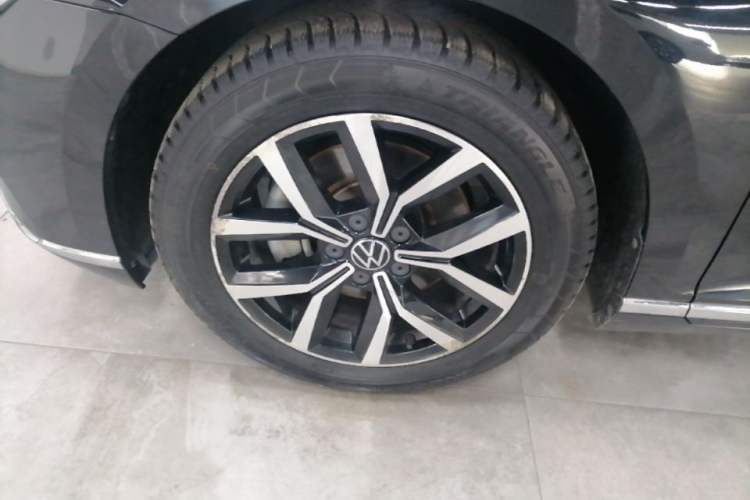 Used Volkswagen Magotan 2020 330TSI DSG Leading Model Left Front Wheel Hub