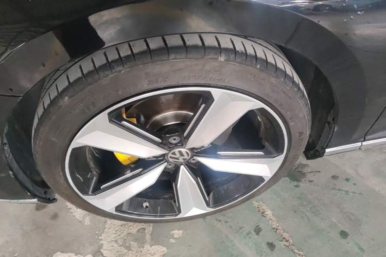 Used Volkswagen Magotan 2020 330TSI DSG Luxury Edition Left Front Wheel Hub