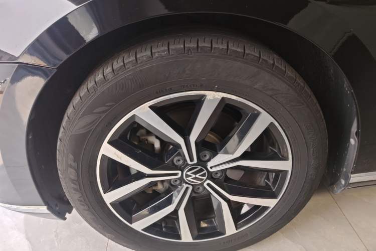 Used Volkswagen Magotan 2020 330TSI DSG Leading Model Left Front Wheel Hub