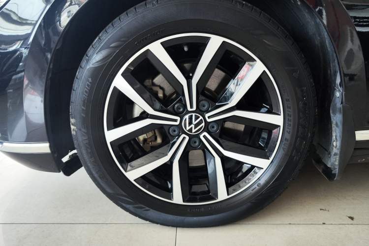 Used Volkswagen Magotan 2020 280TSI DSG Comfort Edition Left Front Wheel Hub