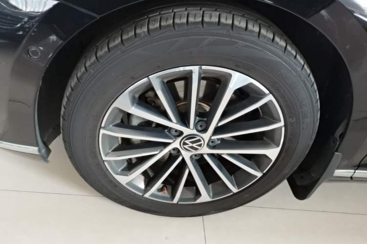 Used Volkswagen Magotan 2020 380TSI DSG Luxury Version Left Front Wheel Hub