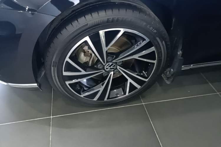 Used Volkswagen Magotan 2020 330TSI DSG Luxury Edition Left Front Wheel Hub