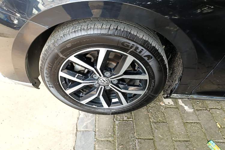 Used Volkswagen Magotan 2020 330TSI DSG Leading Model Left Front Wheel Hub
