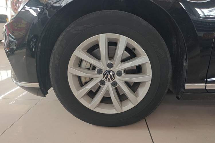 Used Volkswagen Magotan 2020 280TSI DSG Comfort Edition Left Front Wheel Hub