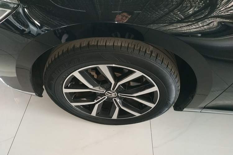 Used Volkswagen Magotan 2020 330TSI DSG Leading Model Left Front Wheel Hub