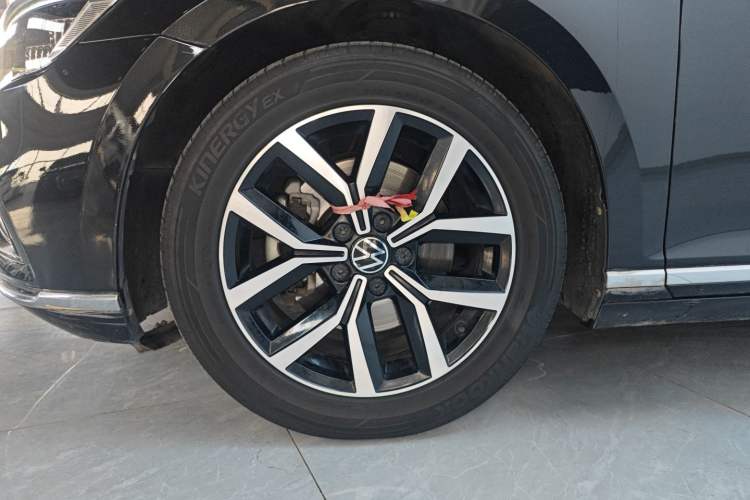 Used Volkswagen Magotan 2020 330TSI DSG Leading Model Left Front Wheel Hub