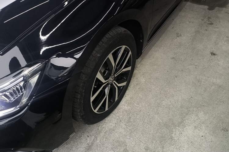Used Volkswagen Magotan 2020 330TSI DSG Leading Model Left Front Wheel Hub