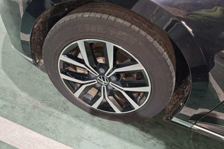 Used Volkswagen Magotan 2020 330TSI DSG Leading Model Left Front Wheel Hub