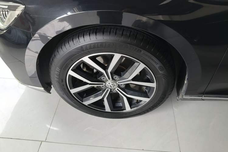 Used Volkswagen Magotan 2020 330TSI DSG Leading Model Left Front Wheel Hub
