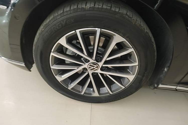 Used Volkswagen Magotan 2020 380TSI DSG Luxury Version Left Front Wheel Hub