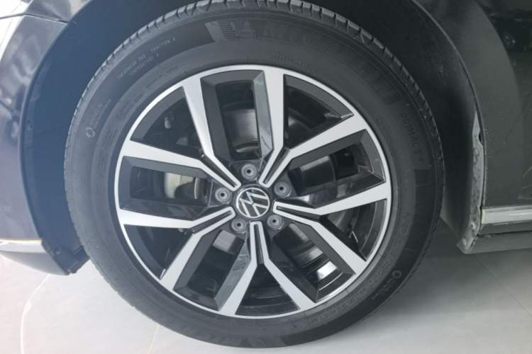 Used Volkswagen Magotan 2020 330TSI DSG Leading Model Left Front Wheel Hub