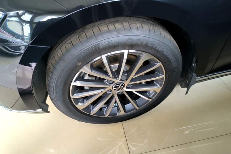 Used Volkswagen Magotan 2020 330TSI DSG Luxury Edition Left Front Wheel Hub