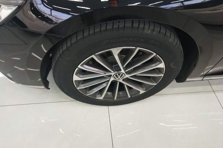 Used Volkswagen Magotan 2020 330TSI DSG Luxury Edition Left Front Wheel Hub