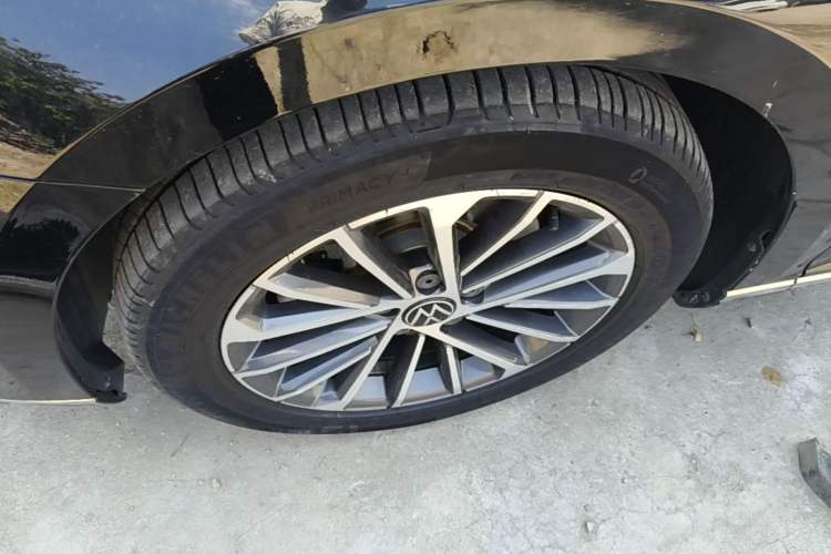 Used Volkswagen Magotan 2020 330TSI DSG Luxury Edition Left Front Wheel Hub