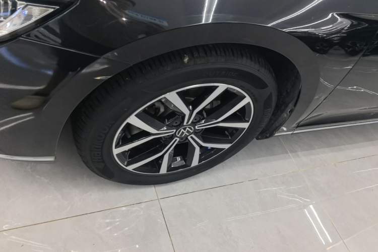Used Volkswagen Magotan 2020 330TSI DSG Leading Model Left Front Wheel Hub