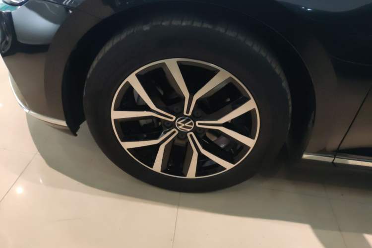 Used Volkswagen Magotan 2020 330TSI DSG Leading Model Left Front Wheel Hub