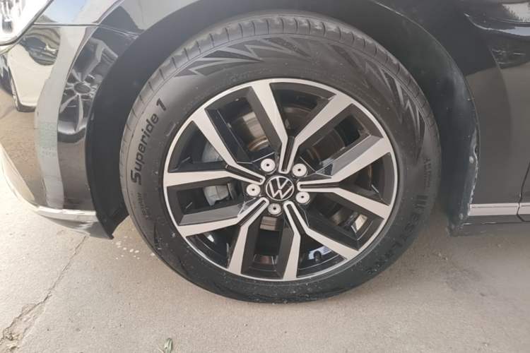 Used Volkswagen Magotan 2020 330TSI DSG Leading Model Left Front Wheel Hub