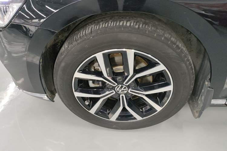 Used Volkswagen Magotan 2020 330TSI DSG Leading Model Left Front Wheel Hub
