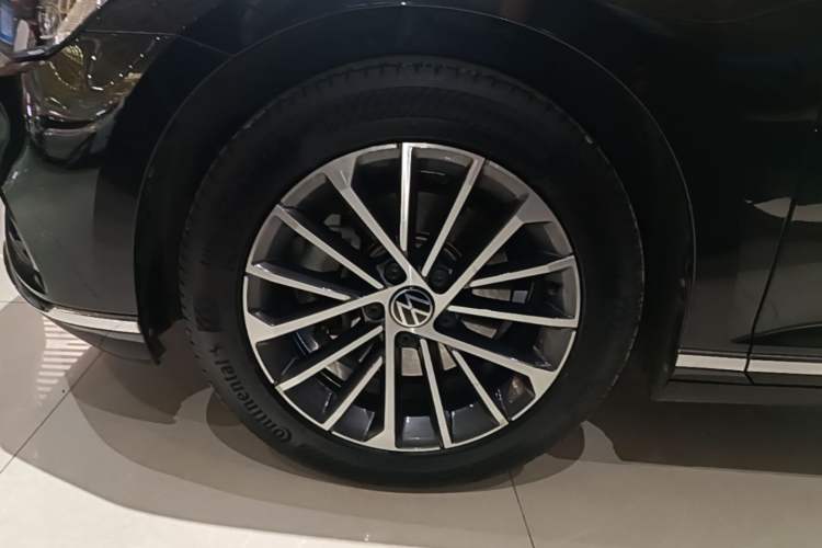 Used Volkswagen Magotan 2020 330TSI DSG Luxury Edition Left Front Wheel Hub