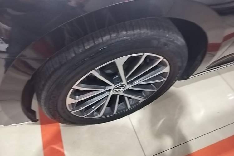 Used Volkswagen Magotan 2020 330TSI DSG Luxury Edition Left Front Wheel Hub