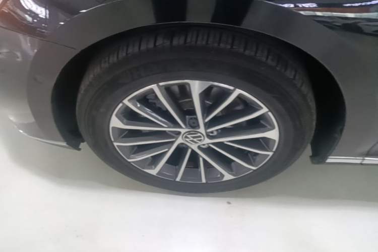 Used Volkswagen Magotan 2020 380TSI DSG Luxury Version Left Front Wheel Hub