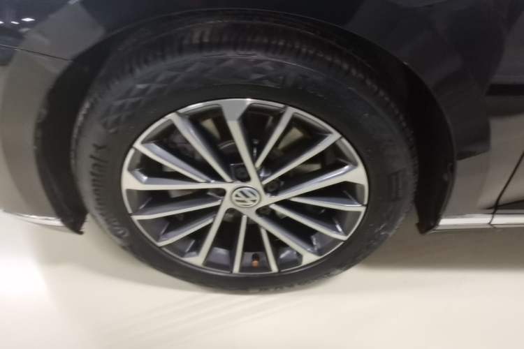 Used Volkswagen Magotan 2020 330TSI DSG Luxury Edition Left Front Wheel Hub
