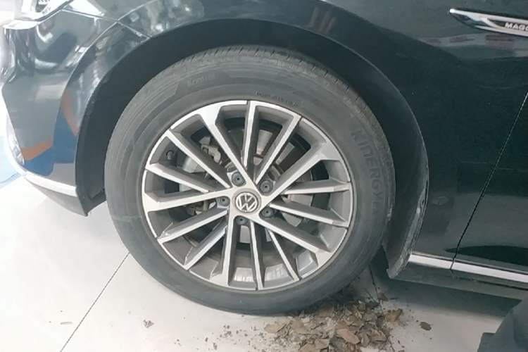 Used Volkswagen Magotan 2020 330TSI DSG Luxury Edition Left Front Wheel Hub