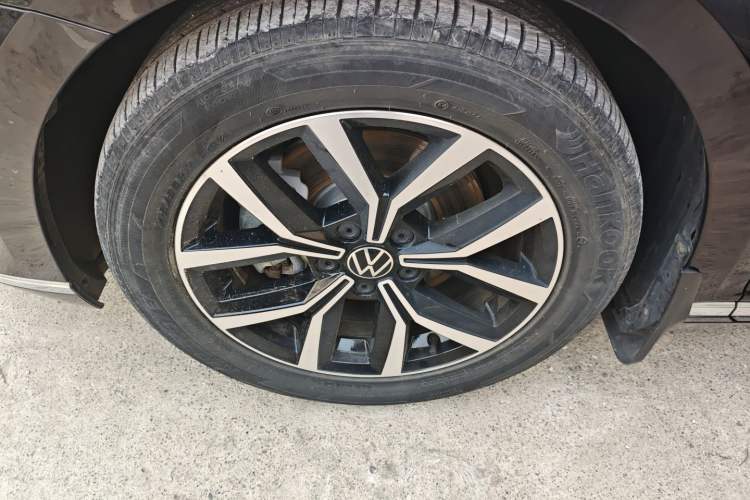 Used Volkswagen Magotan 2020 330TSI DSG Leading Model Left Front Wheel Hub