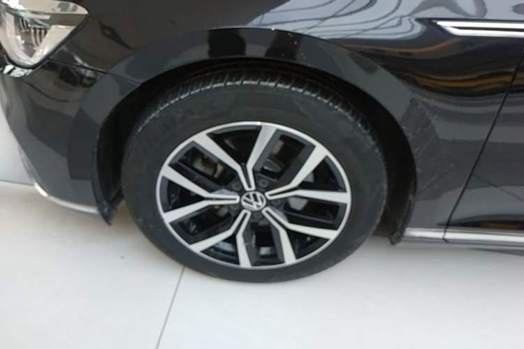 Used Volkswagen Magotan 2020 330TSI DSG Leading Model Left Front Wheel Hub