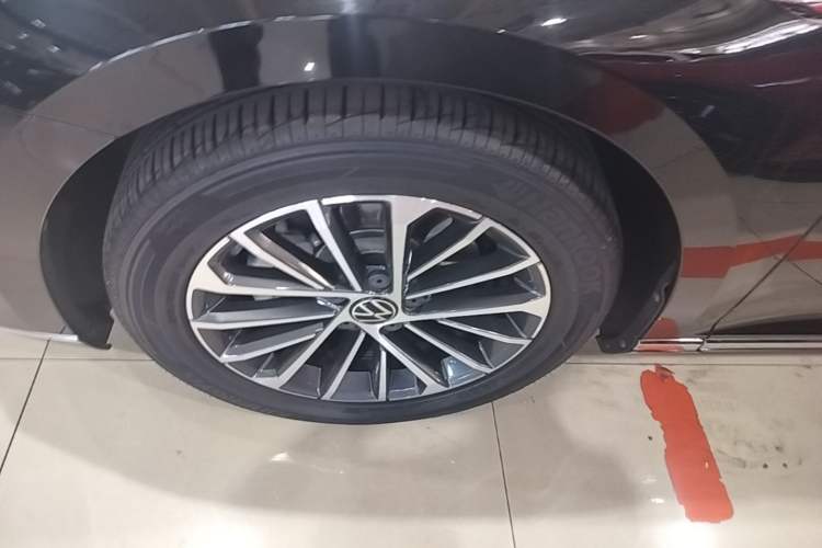 Used Volkswagen Magotan 2020 330TSI DSG Luxury Edition Left Front Wheel Hub