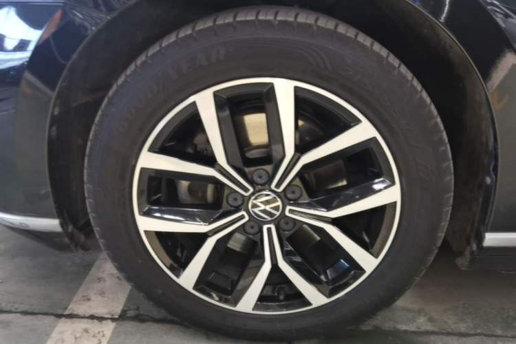 Used Volkswagen Magotan 2020 330TSI DSG Leading Model Left Front Wheel Hub