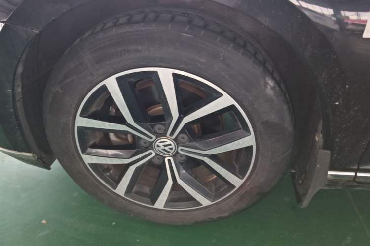 Used Volkswagen Magotan 2020 330TSI DSG Leading Model Left Front Wheel Hub