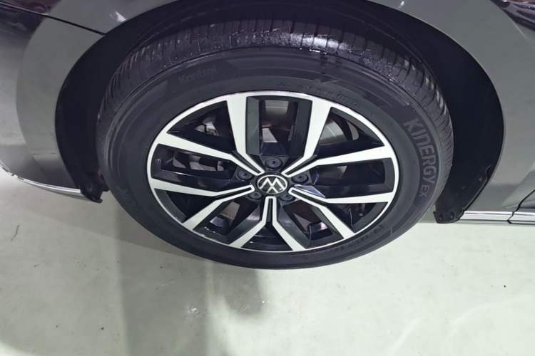 Used Volkswagen Magotan 2020 330TSI DSG Leading Model Left Front Wheel Hub