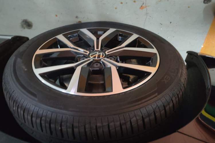 Used Volkswagen Magotan 2020 330TSI DSG Leading Model Left Front Wheel Hub