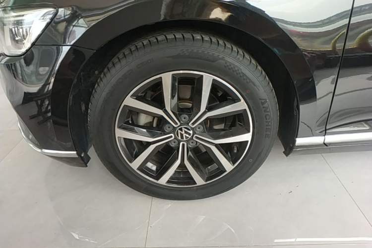 Used Volkswagen Magotan 2020 280TSI DSG Comfort Edition Left Front Wheel Hub