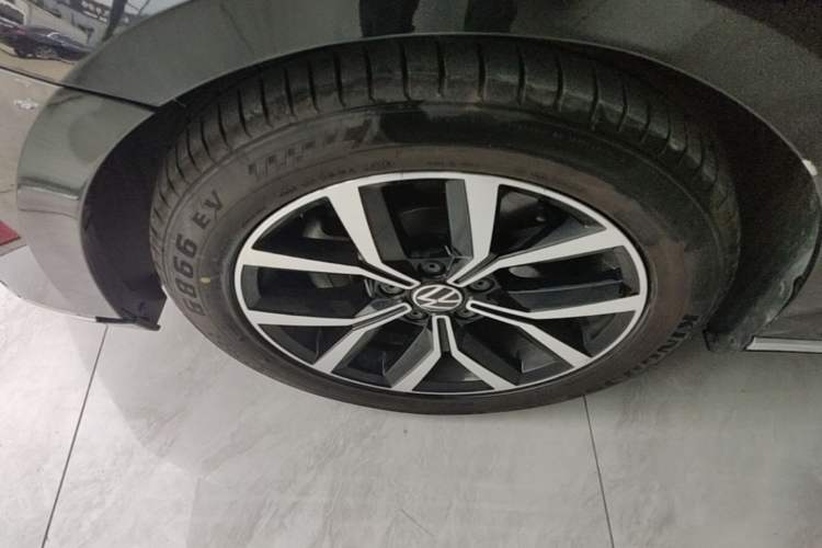 Used Volkswagen Magotan 2020 330TSI DSG Leading Model Left Front Wheel Hub