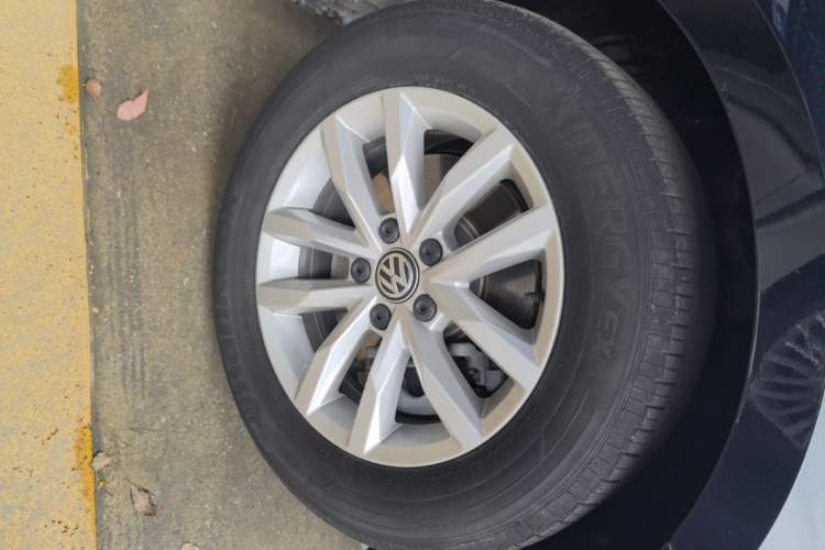 Used Volkswagen Magotan 2020 280TSI DSG Comfort Edition Left Front Wheel Hub